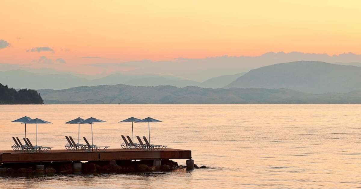 Een foto van het strand bij Aeolos Beach Resort