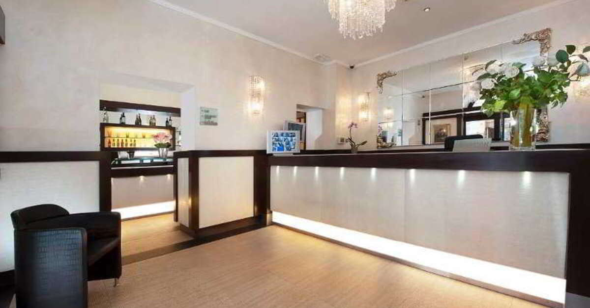 Een foto van het interieur van Yes Hotel