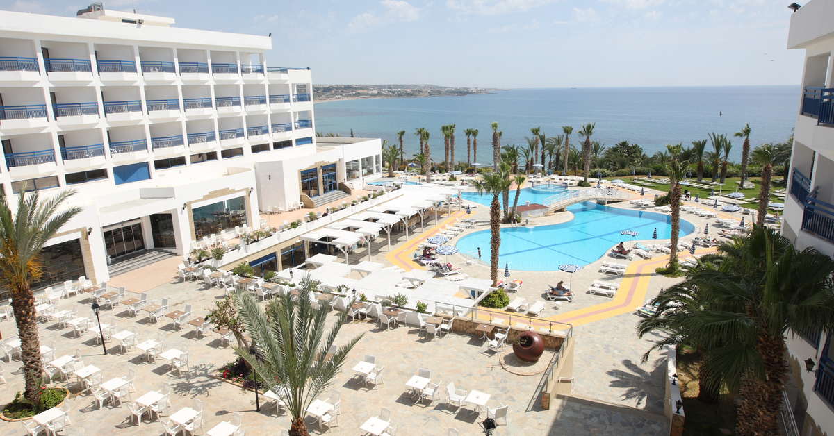 Een foto van het zwembad bij Hotel Ascos Coral Beach