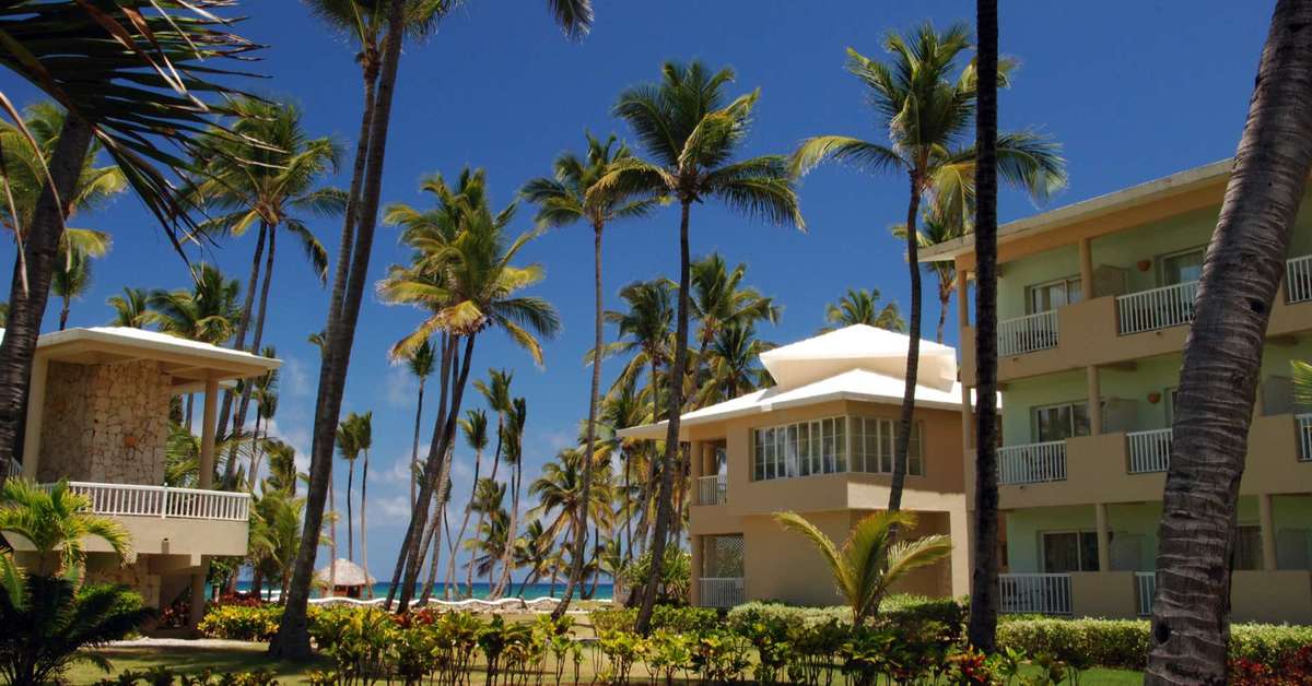 Een foto van het terras bij Grand Sirenis Punta Cana Resort