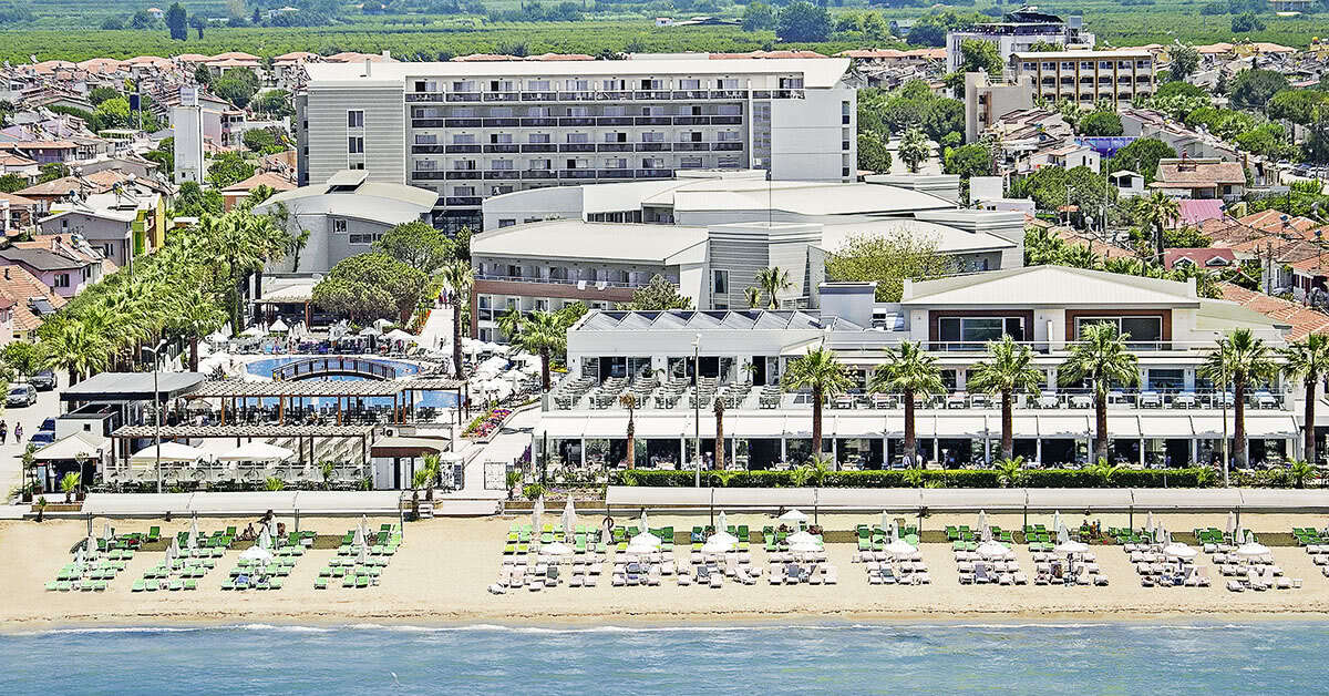 Een foto van het zwembad bij Palm Wings Beach Resort Kusadasi