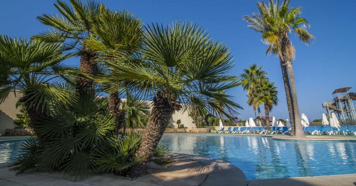 Een foto van het zwembad bij Marinda Garden