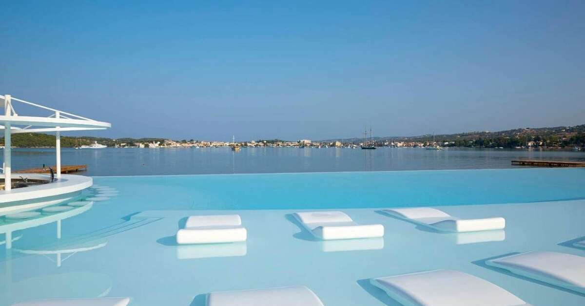 Een foto van het zwembad bij Nikki Beach Resort & Spa Porto Heli