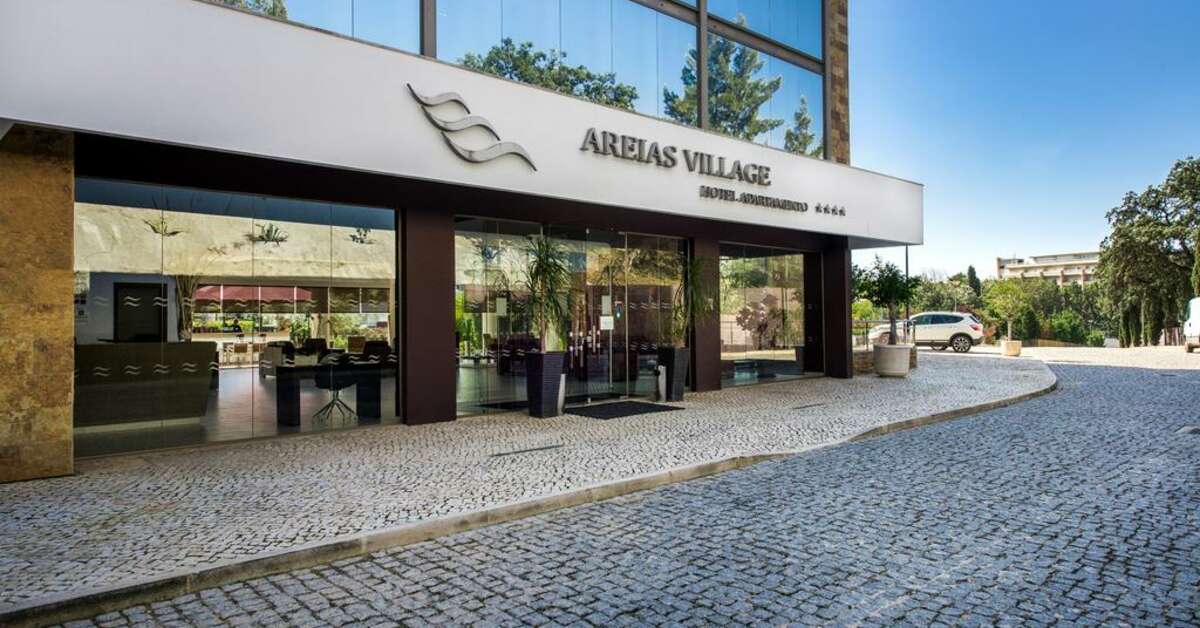 Een foto van de buitenkant van Areias Village
