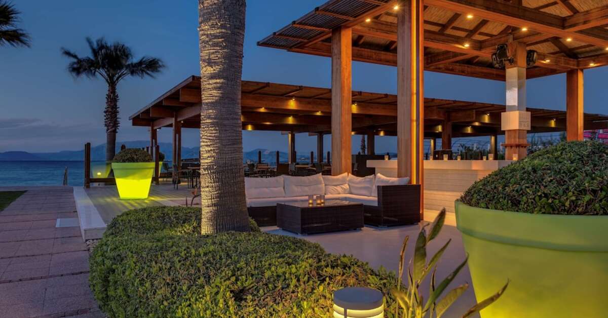 Een foto van het terras bij Radisson Blu Resort & Spa Cesme