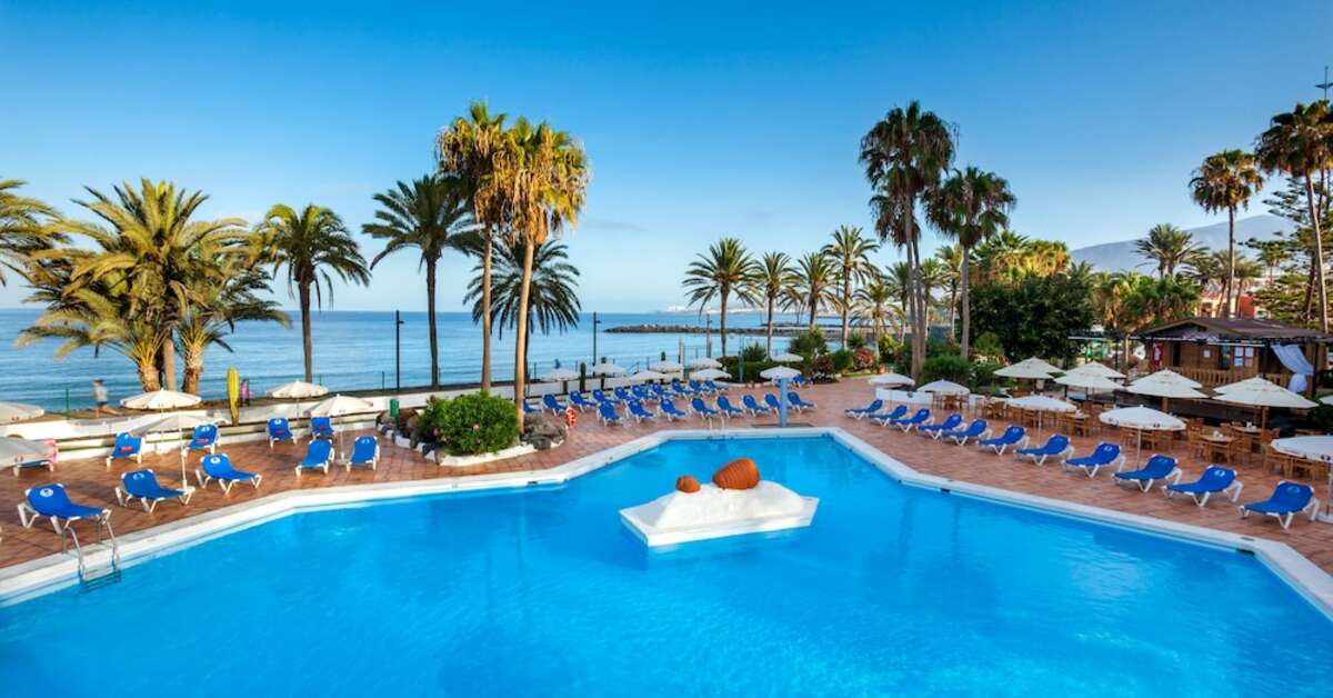 Een foto van het zwembad bij Hotel Sol Tenerife