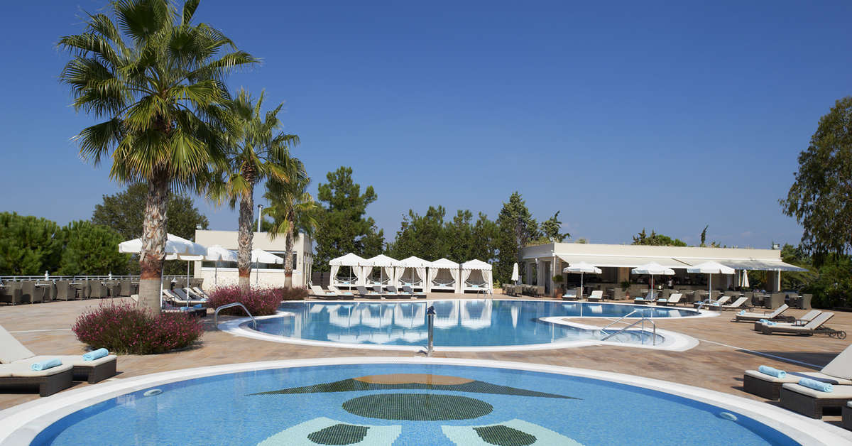 Een foto van het zwembad bij Pomegranate Welness Spa Hotel