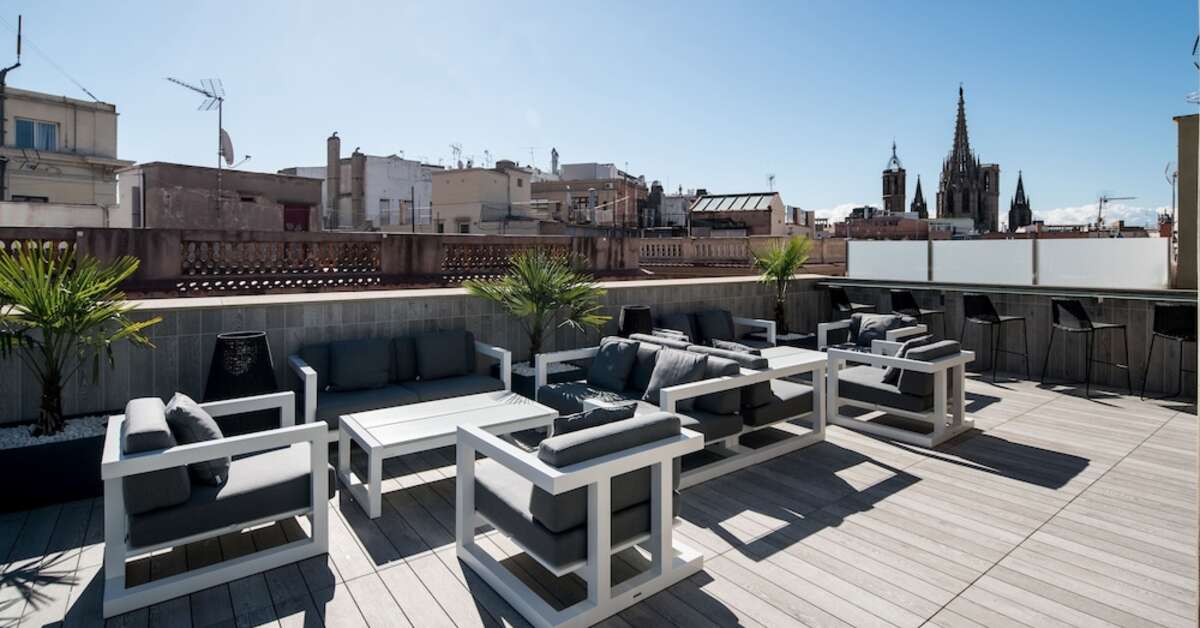 Een foto van het terras bij Catalonia Magdalenes