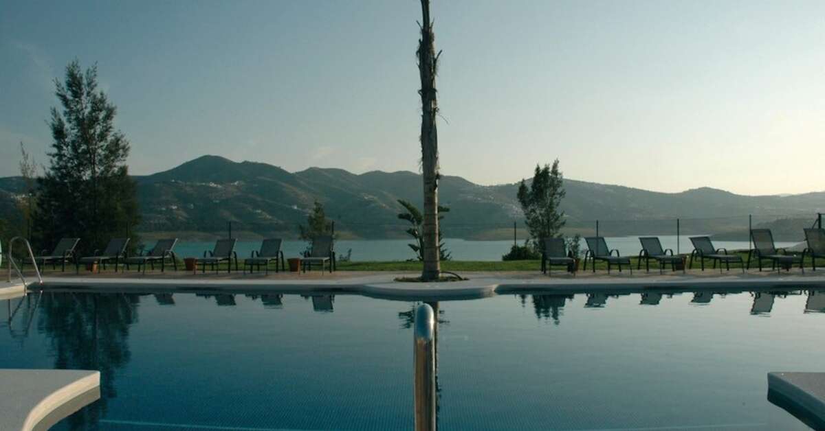 Een foto van het zwembad bij B bou Hotel La Vinuela & Spa