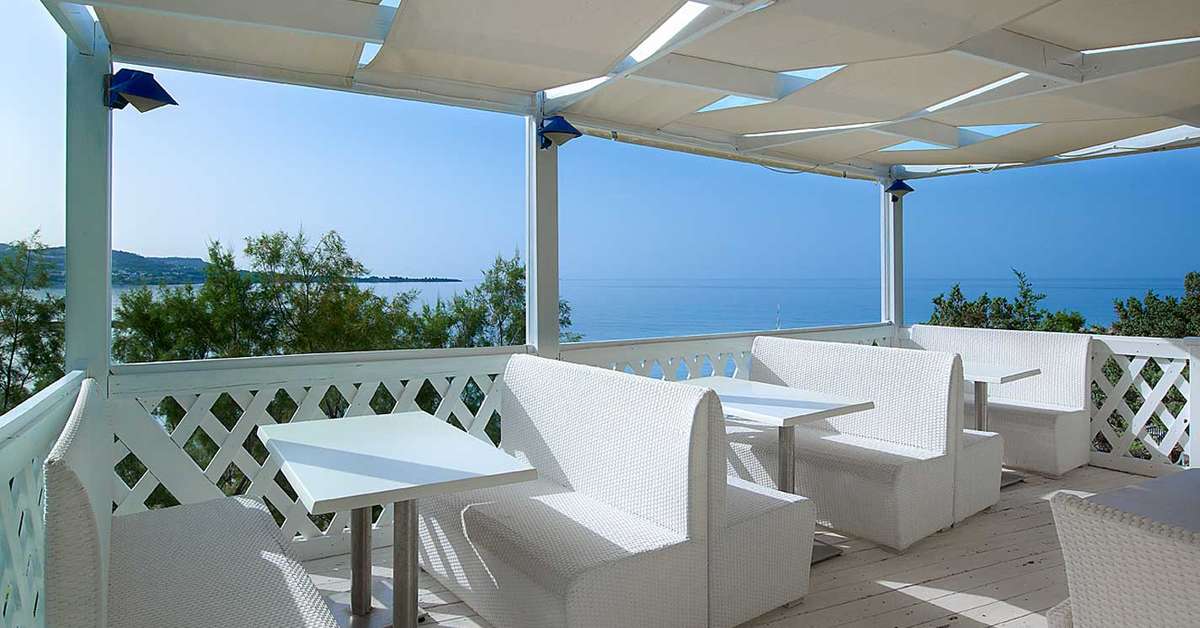 Een foto van het terras bij Sentido Sunrise Beach