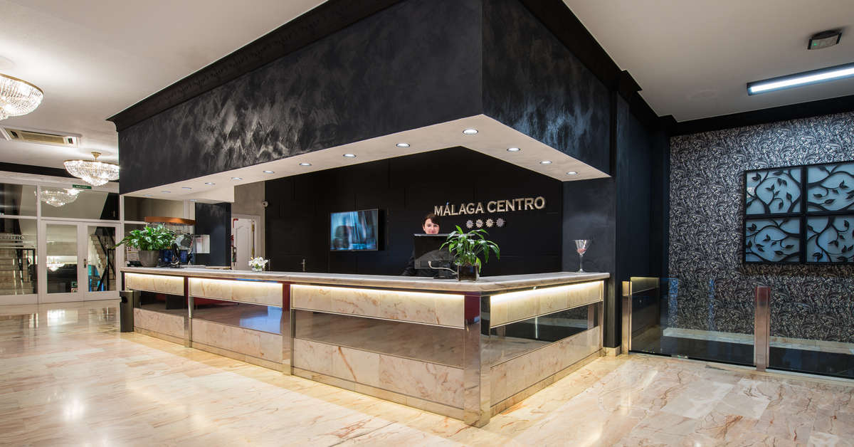 Een foto van het interieur van Salles Hotel Malaga Centro