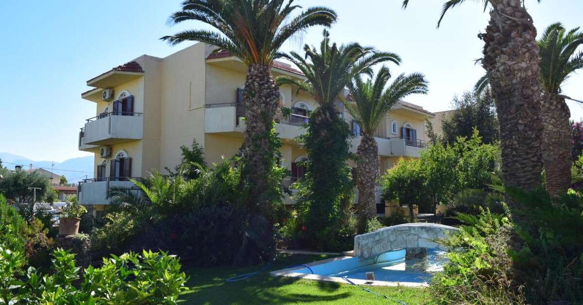 Een foto van de buitenkant van Lili Hotel