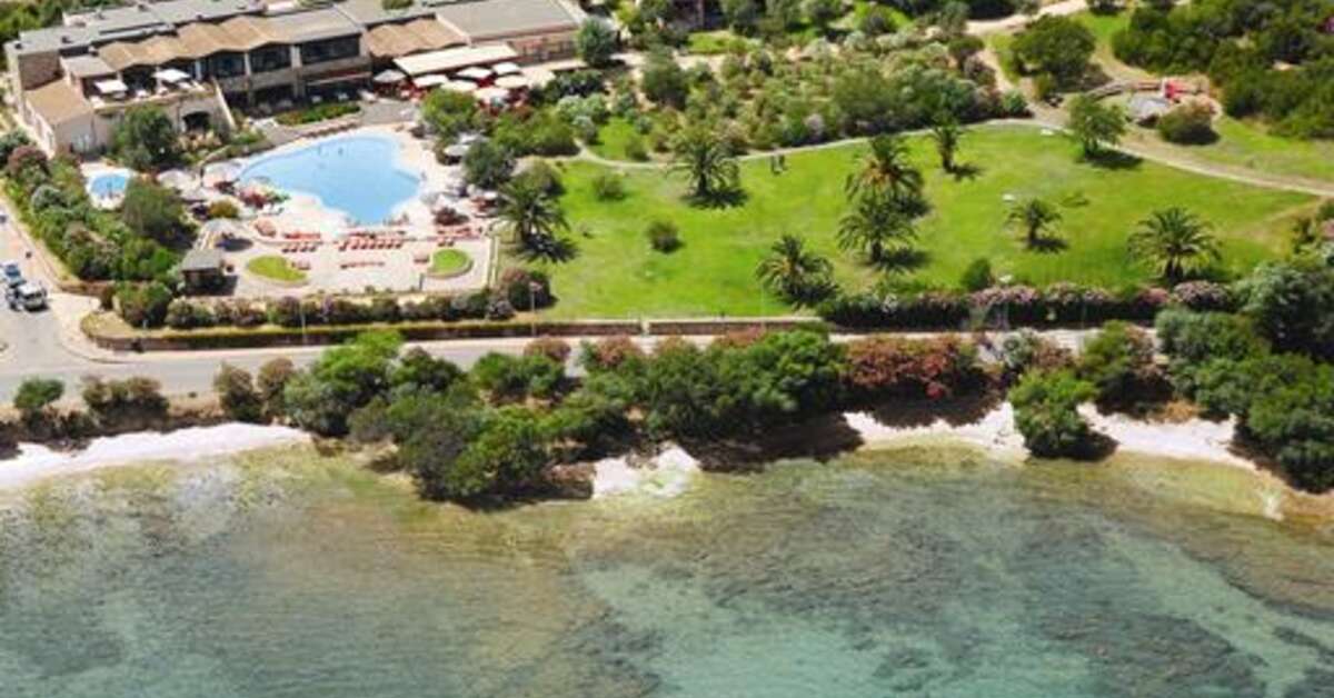 Een foto van het strand bij Resort Cala di Falco