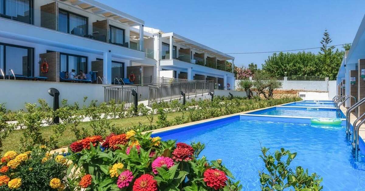 Een foto van het zwembad bij Cavo Orient Beach Hotel