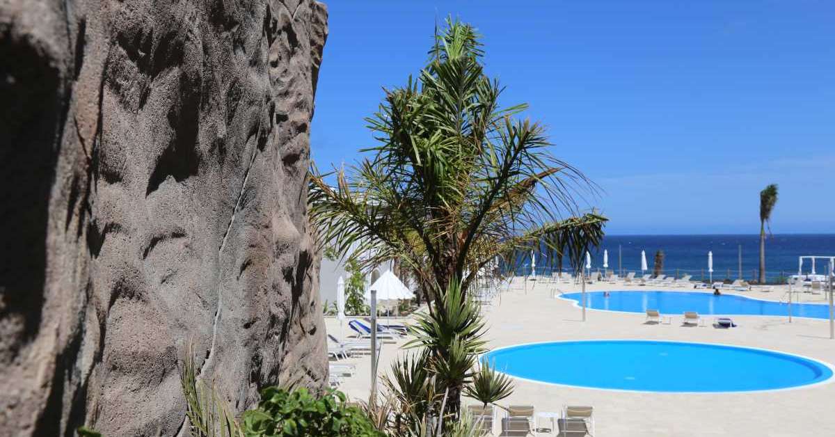 Een foto van het zwembad bij Royal Palm Resort & Spa