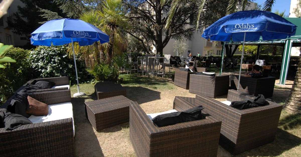 Een foto van het terras bij Ile D'Or & Les Oceanides