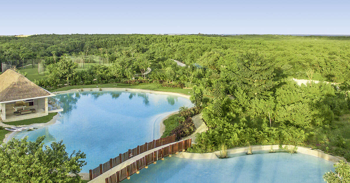 Een foto van het zwembad bij Platinum Yucatan Princess All Suites & Spa Resort