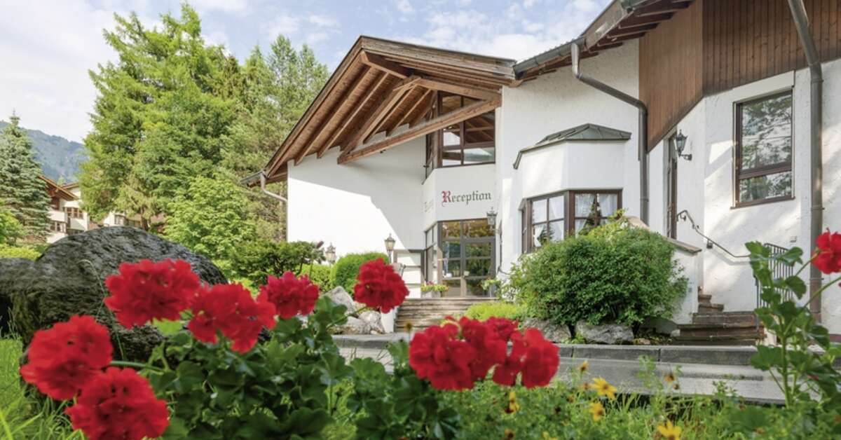 Een foto van de buitenkant van Sporthotel Garmisch-Partenkirchen
