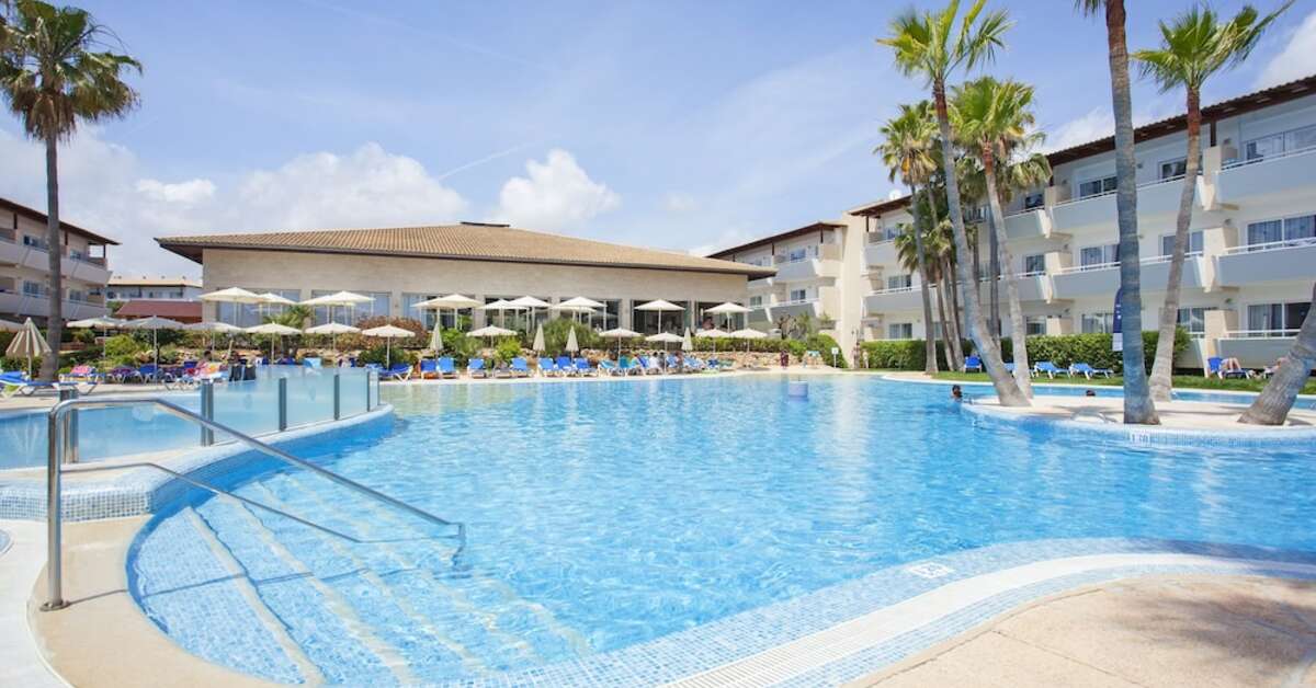 Een foto van het zwembad bij Grupotel Mallorca Mar