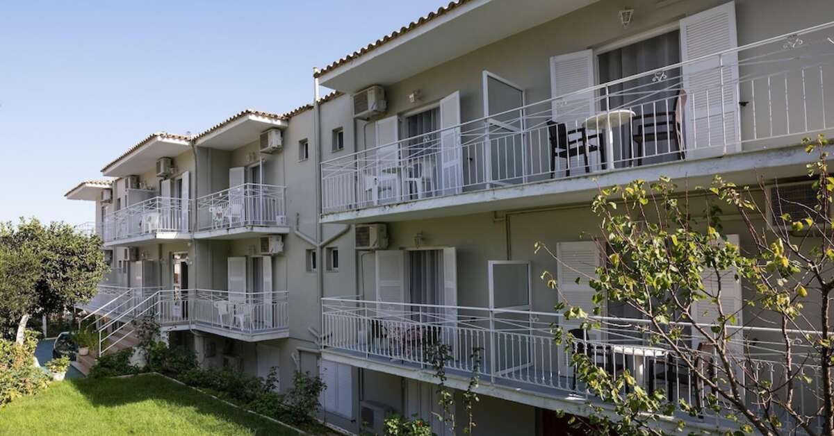 Een foto van de buitenkant van Bella Vista Hotel & Studios