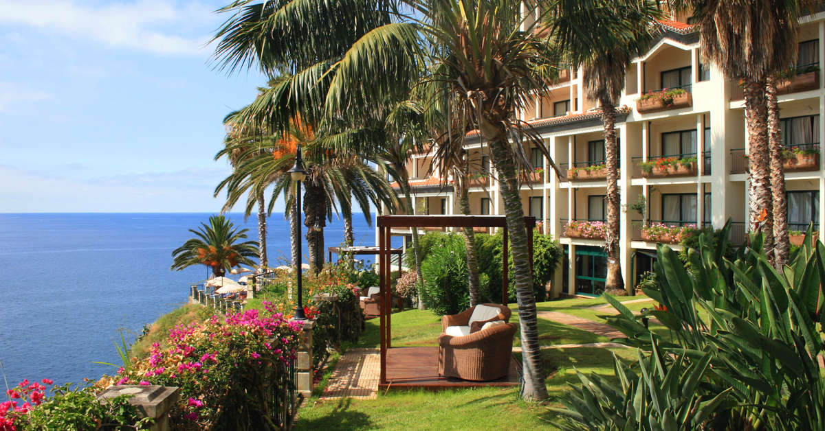 Een foto van de buitenkant van Hotel Bay The Cliff Bay