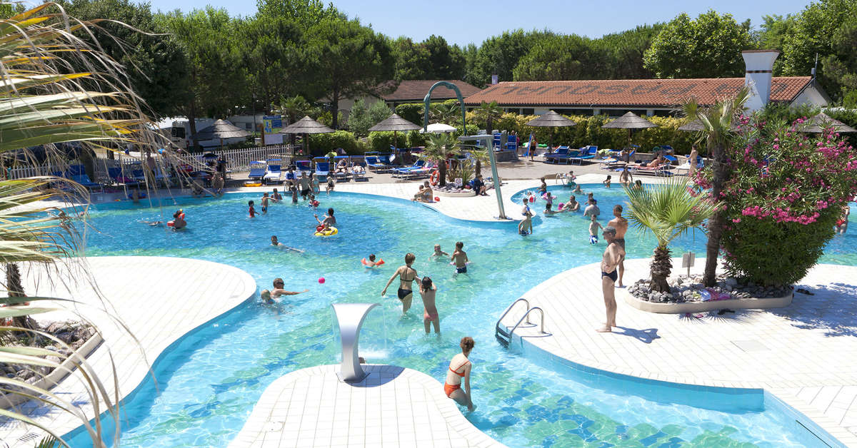 Een foto van het zwembad bij Camping Ca' Pasquali Village