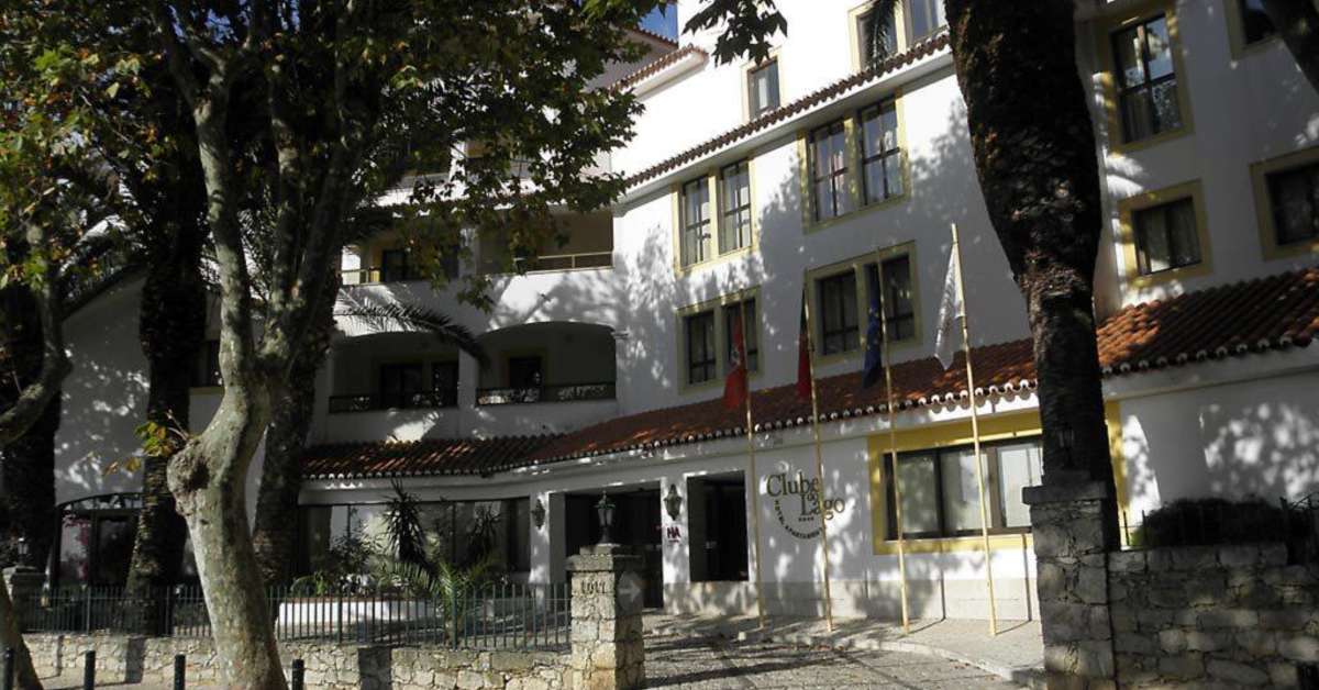 Een foto van de buitenkant van Clube do Lago Appartementen