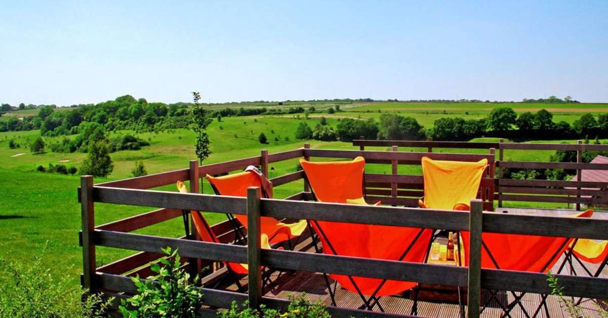 Een foto van het terras bij Le Domaine du Val