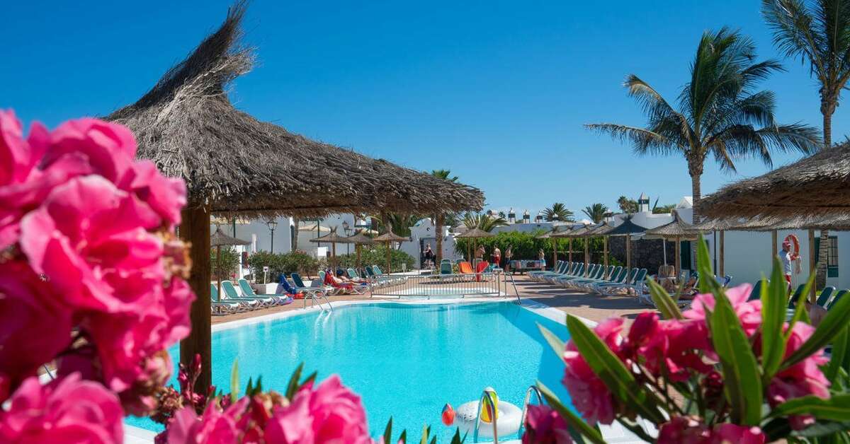 Ein Foto vom Pool im Ilunion Costa Sal Lanzarote 