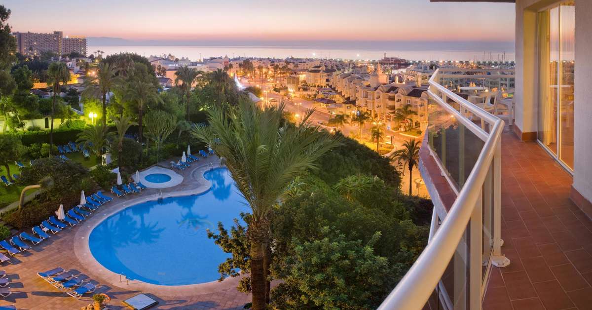 Een foto van het zwembad bij Hotel Palmasol