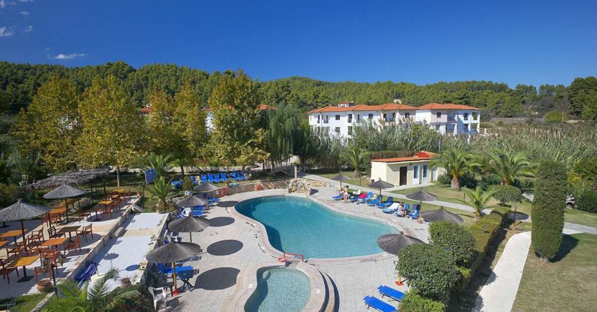 Een foto van het zwembad bij Chrousso Village Hotel