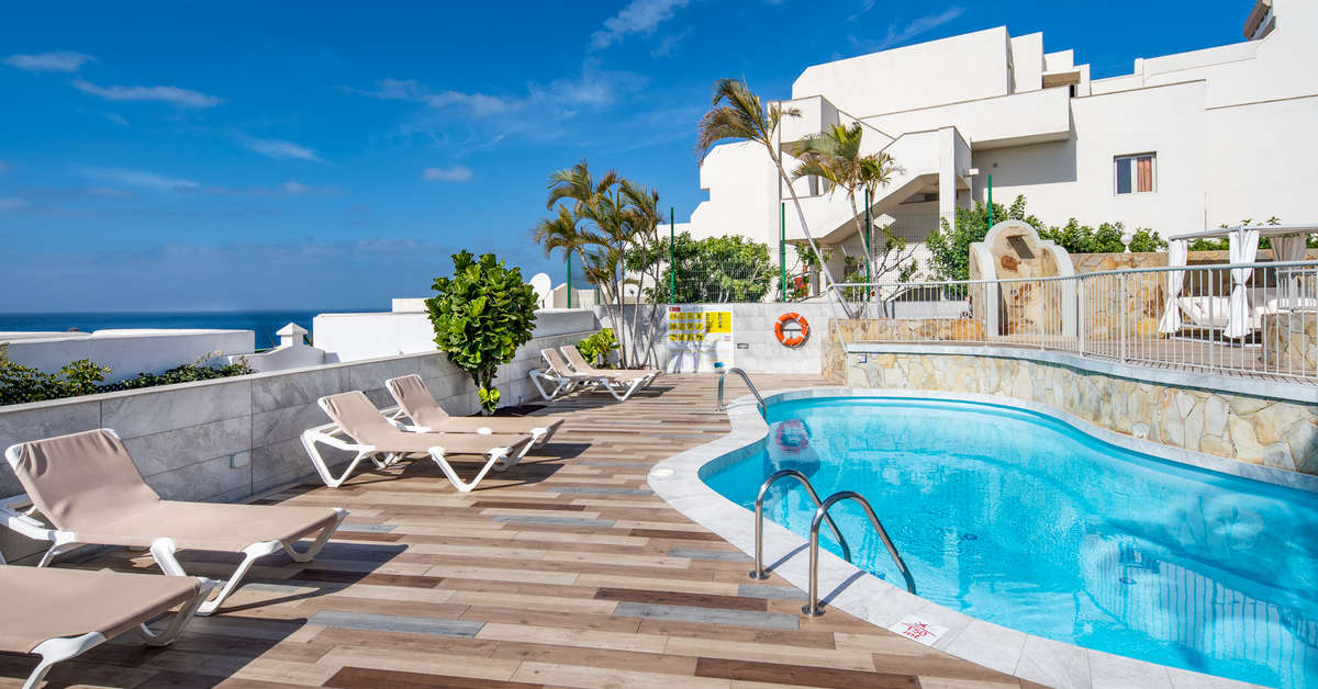 Ein Foto vom Pool im Apartments Livvo Garden & Sea Boutique Lodging