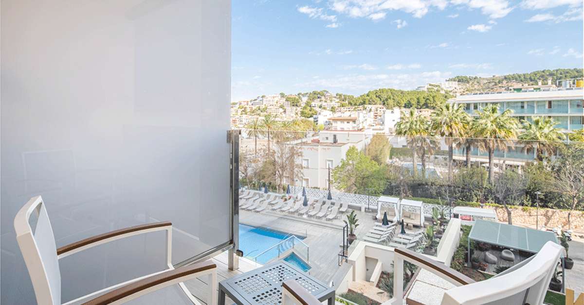 Een foto van het terras bij Hotel Eden Soller