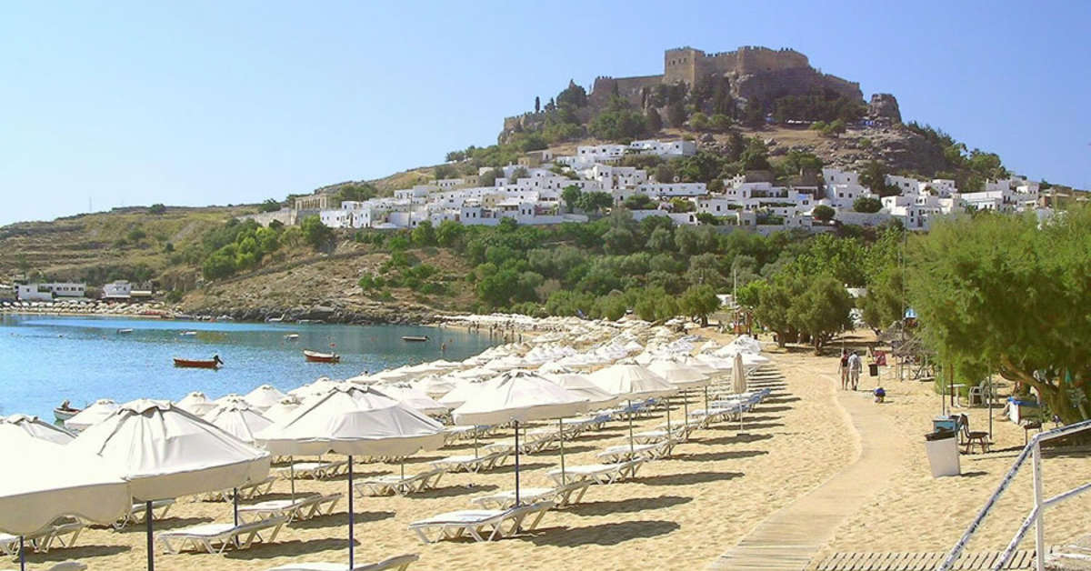 Ein Foto vom Strand beim Lindos Sun Hotel