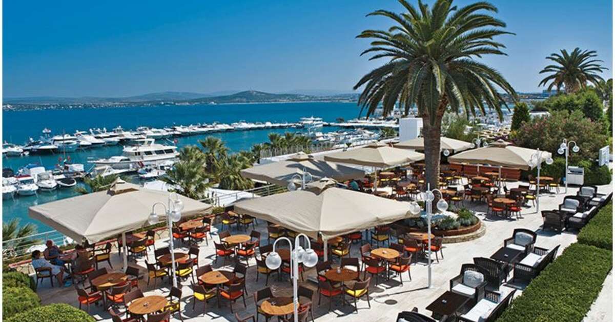 Een foto van het terras bij Altin Yunus Resort & Thermal Hotel