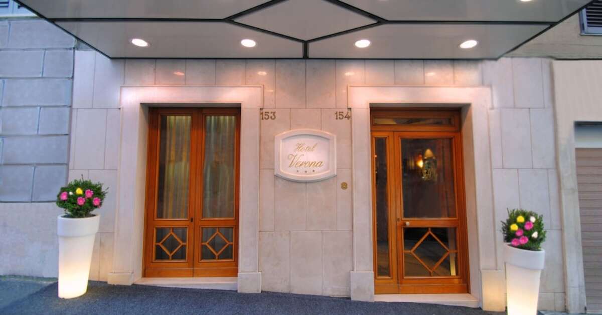 Een foto van de buitenkant van Hotel Verona