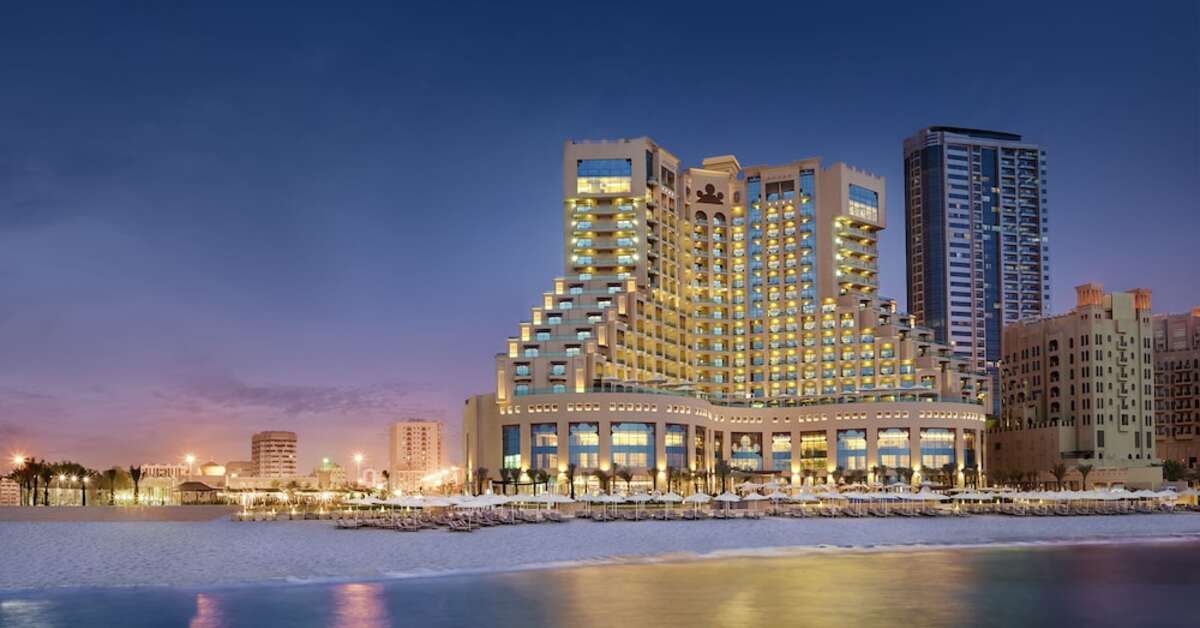 Ein Foto von der Außenansicht des Fairmont Ajman