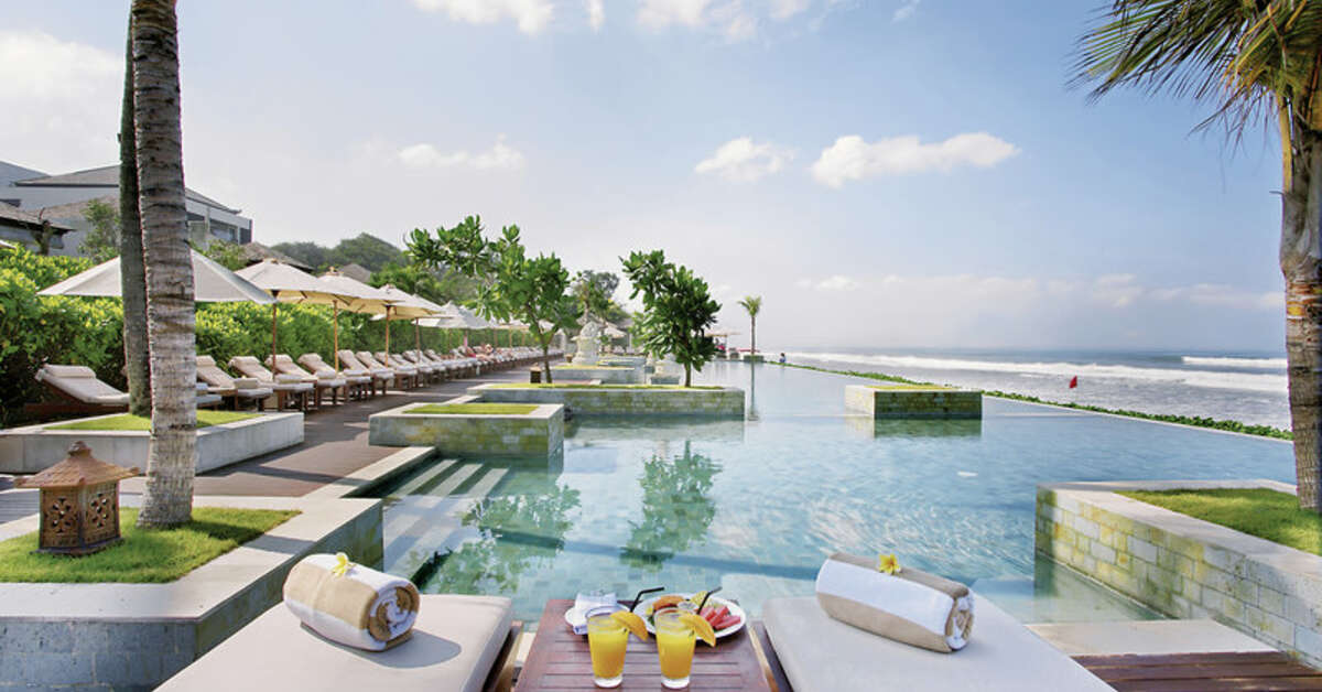 Een foto van het zwembad bij The Seminyak Beach Resort & Spa