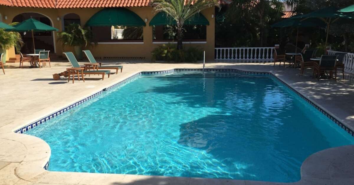 Een foto van het zwembad bij Harbour Village Beach Club