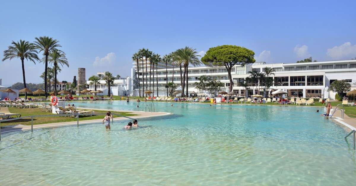 Een foto van het zwembad bij Sol Marbella Estepona Atalaya Park