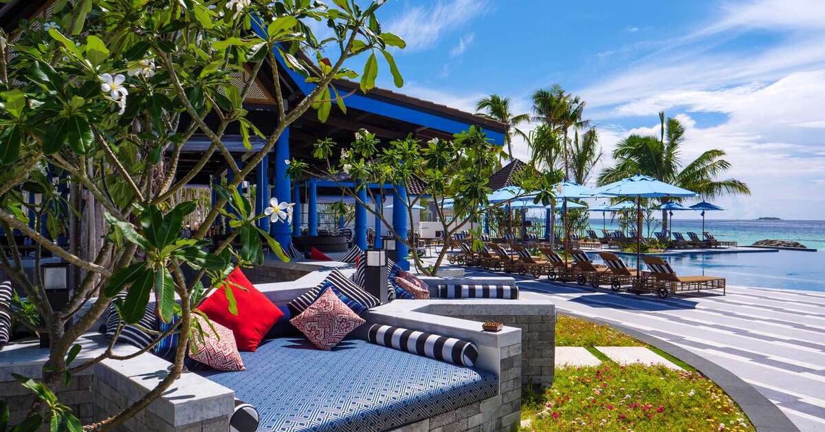 Een foto van het terras bij Saii Lagoon Maldives Curio Collection by Hilton