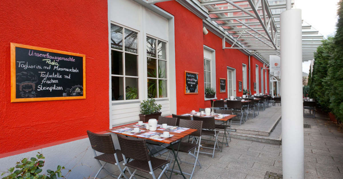 Een foto van het terras bij Azimut Hotel Dresden