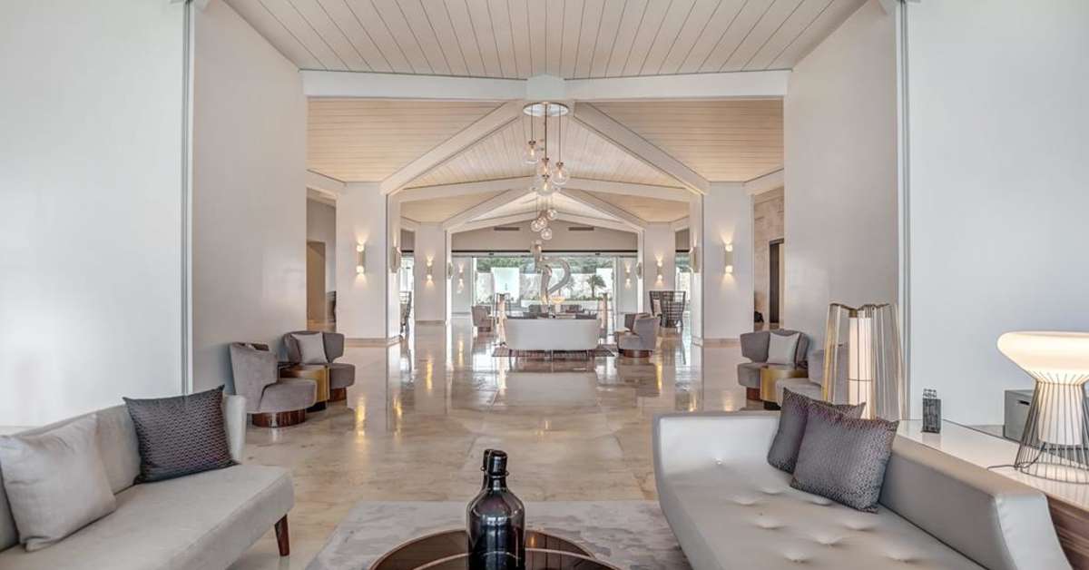 Een foto van het interieur van Royalton Blue Waters