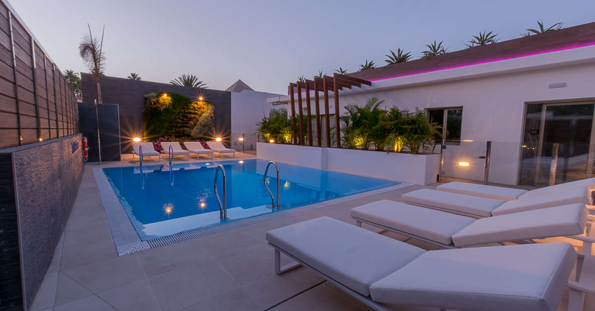 Een foto van het zwembad bij Silvi Villas