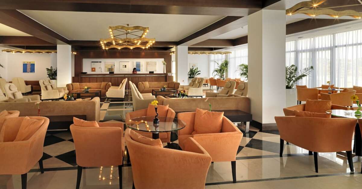 Een foto van het interieur van Apostolata Island Resort & Spa