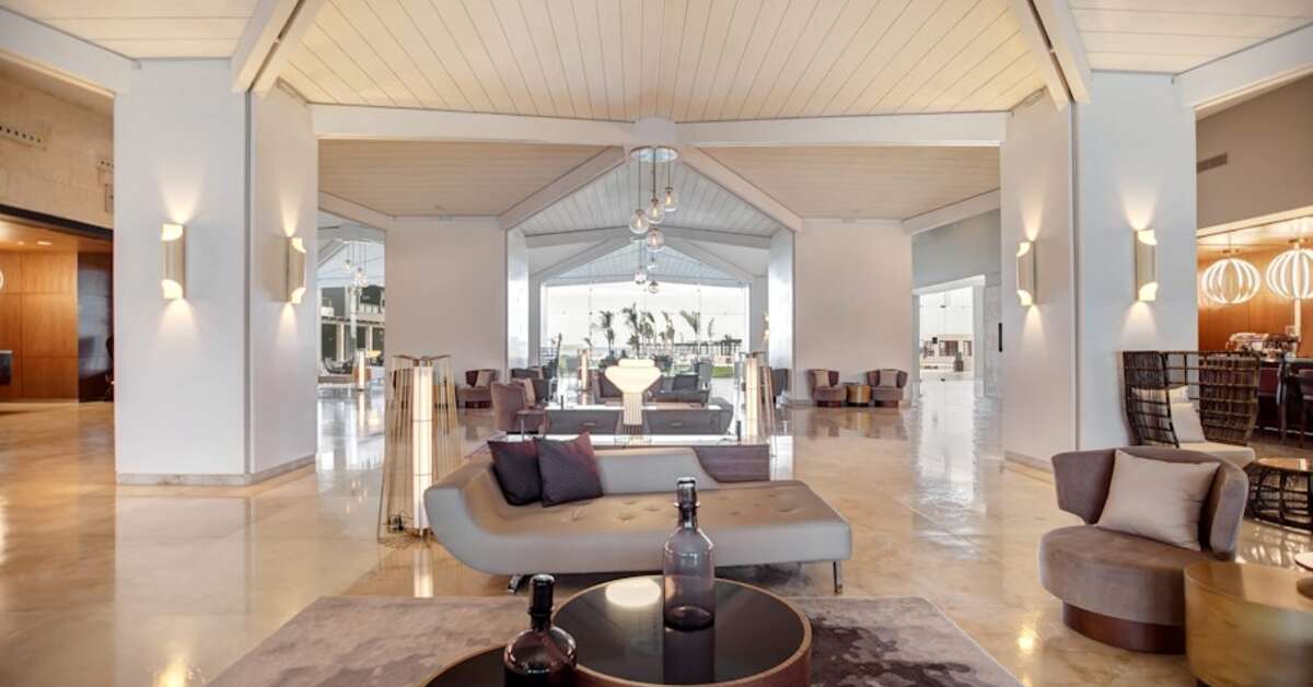 Een foto van het interieur van Royalton Blue Waters