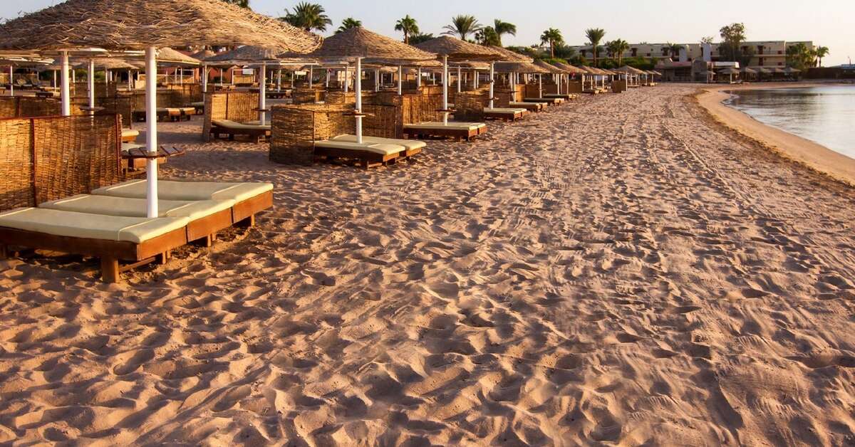 Een foto van het strand bij Eagles Paradise Abu Soma Resort