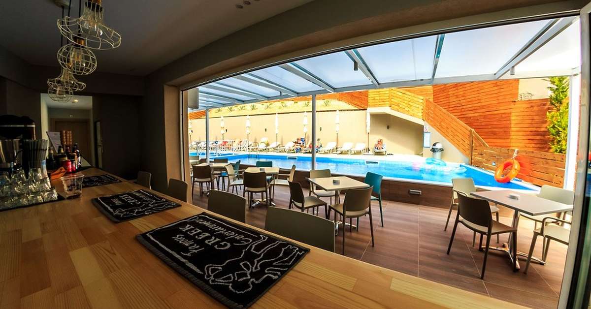 Ein Foto vom Pool im Porto Planos Beach Hotel