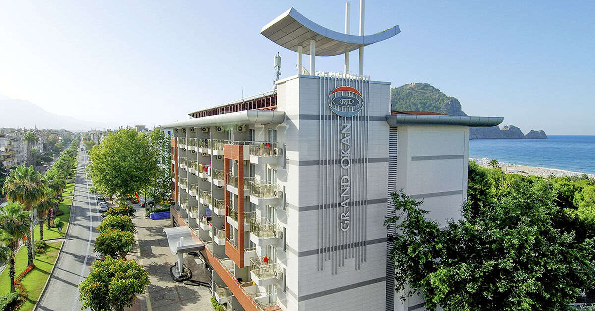 Een foto van de buitenkant van Hotel Grand Okan