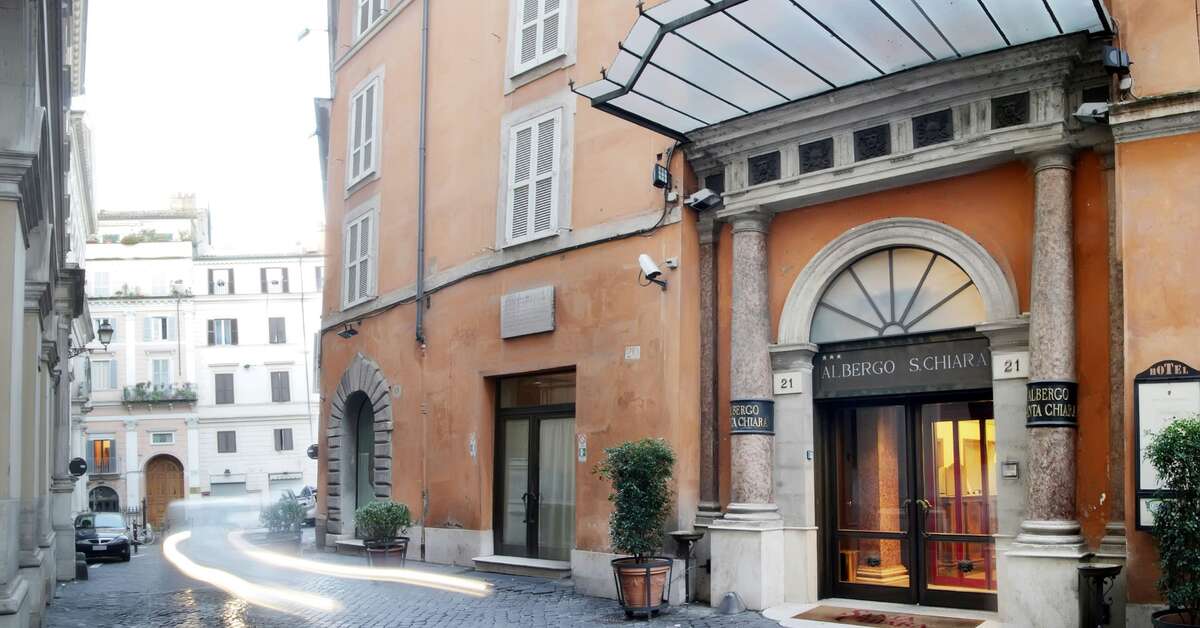 Een foto van de buitenkant van Albergo Santa Chiara
